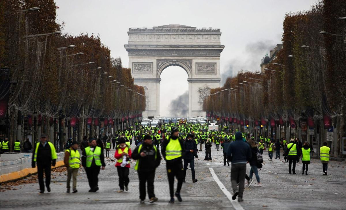 Tuần lễ thời trang Pháp phải dời lịch vì phong trào 'áo vàng' ở Paris Ảnh 3