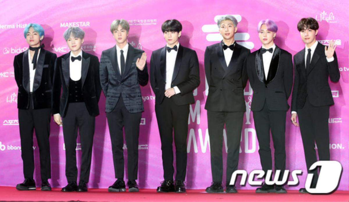 Không phải BTS, Kim So Hyun - Clara hay Wanna One, nữ ca sĩ ăn mặc 'rẻ tiền' đã gây xôn xao tại 'Seoul Music Awards 2019' Ảnh 16