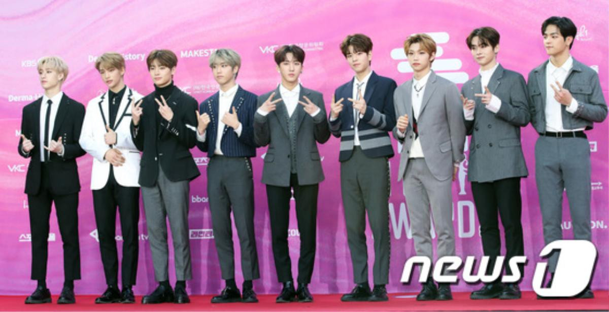 Không phải BTS, Kim So Hyun - Clara hay Wanna One, nữ ca sĩ ăn mặc 'rẻ tiền' đã gây xôn xao tại 'Seoul Music Awards 2019' Ảnh 24