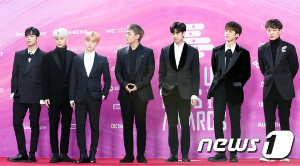 Không phải BTS, Kim So Hyun - Clara hay Wanna One, nữ ca sĩ ăn mặc 'rẻ tiền' đã gây xôn xao tại 'Seoul Music Awards 2019' Ảnh 20