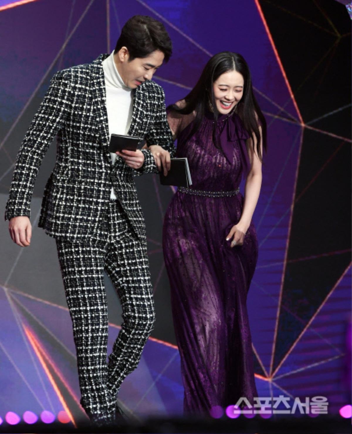 Jung Hae In, Go Ara, Ahn Hyo Seop cùng Nana trao giải cho sao Kpop tại 'Seoul Music Awards 2019' Ảnh 5