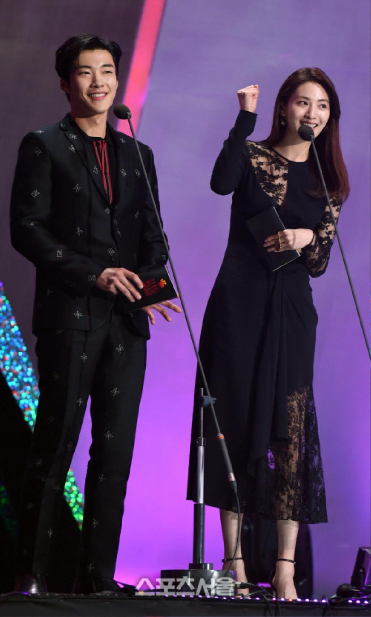 Jung Hae In, Go Ara, Ahn Hyo Seop cùng Nana trao giải cho sao Kpop tại 'Seoul Music Awards 2019' Ảnh 11