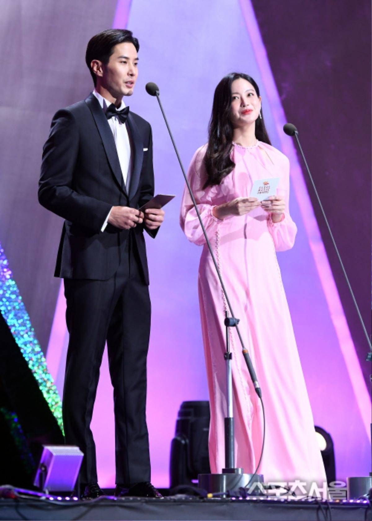 Jung Hae In, Go Ara, Ahn Hyo Seop cùng Nana trao giải cho sao Kpop tại 'Seoul Music Awards 2019' Ảnh 6