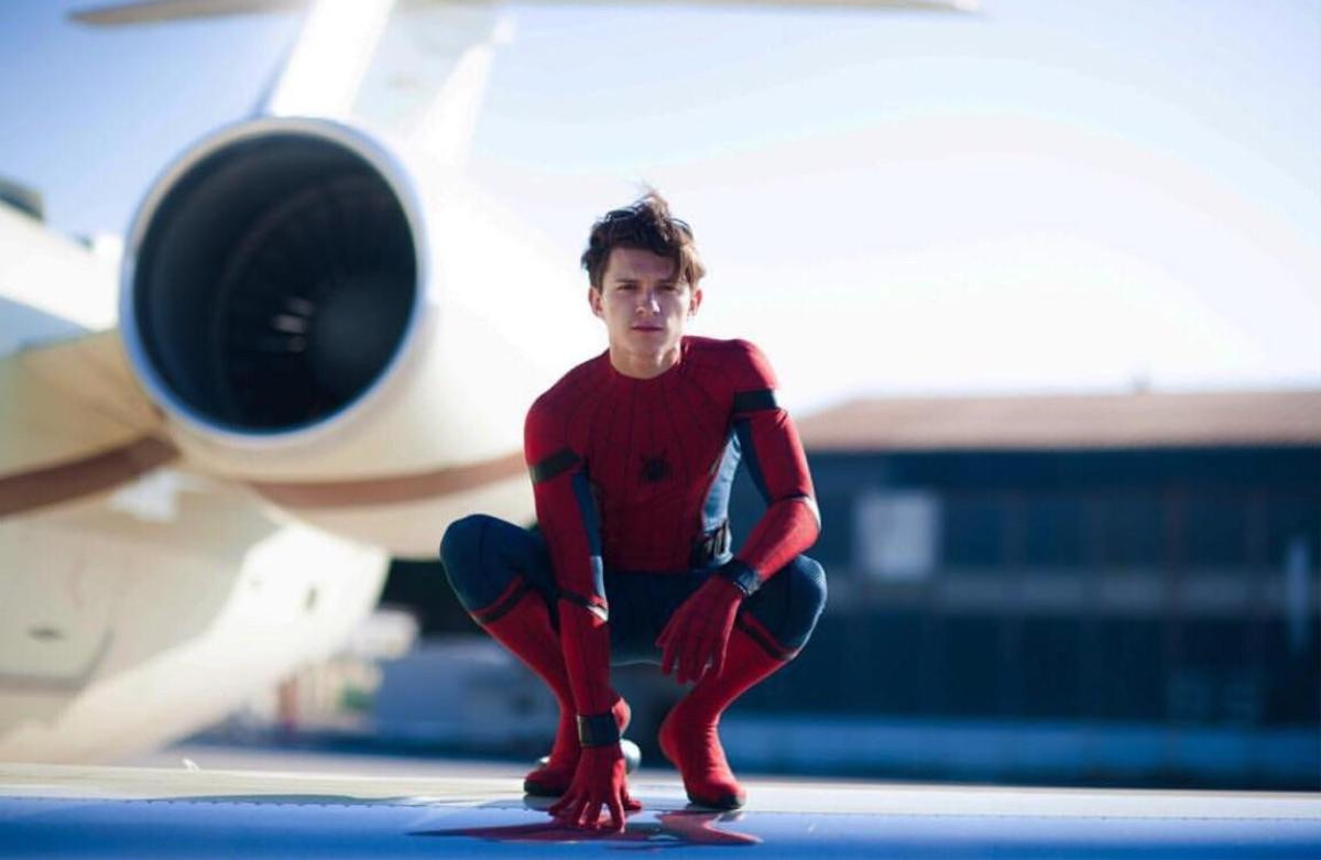 Mổ xẻ trailer ‘Spider-Man: Far From Home’: Người Nhện còn sống 'nhăn răng', kẻ phản diện Mysterio là bản sao của Doctor Strange? Ảnh 2