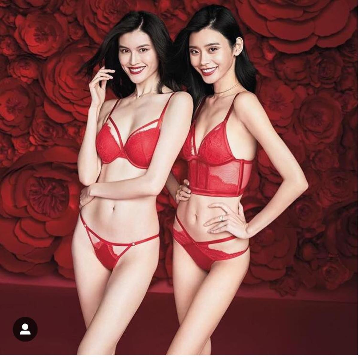 Siêu mẫu Ming Xi, Sui He nóng bỏng trong nội y đỏ rực đón Tết Ảnh 2