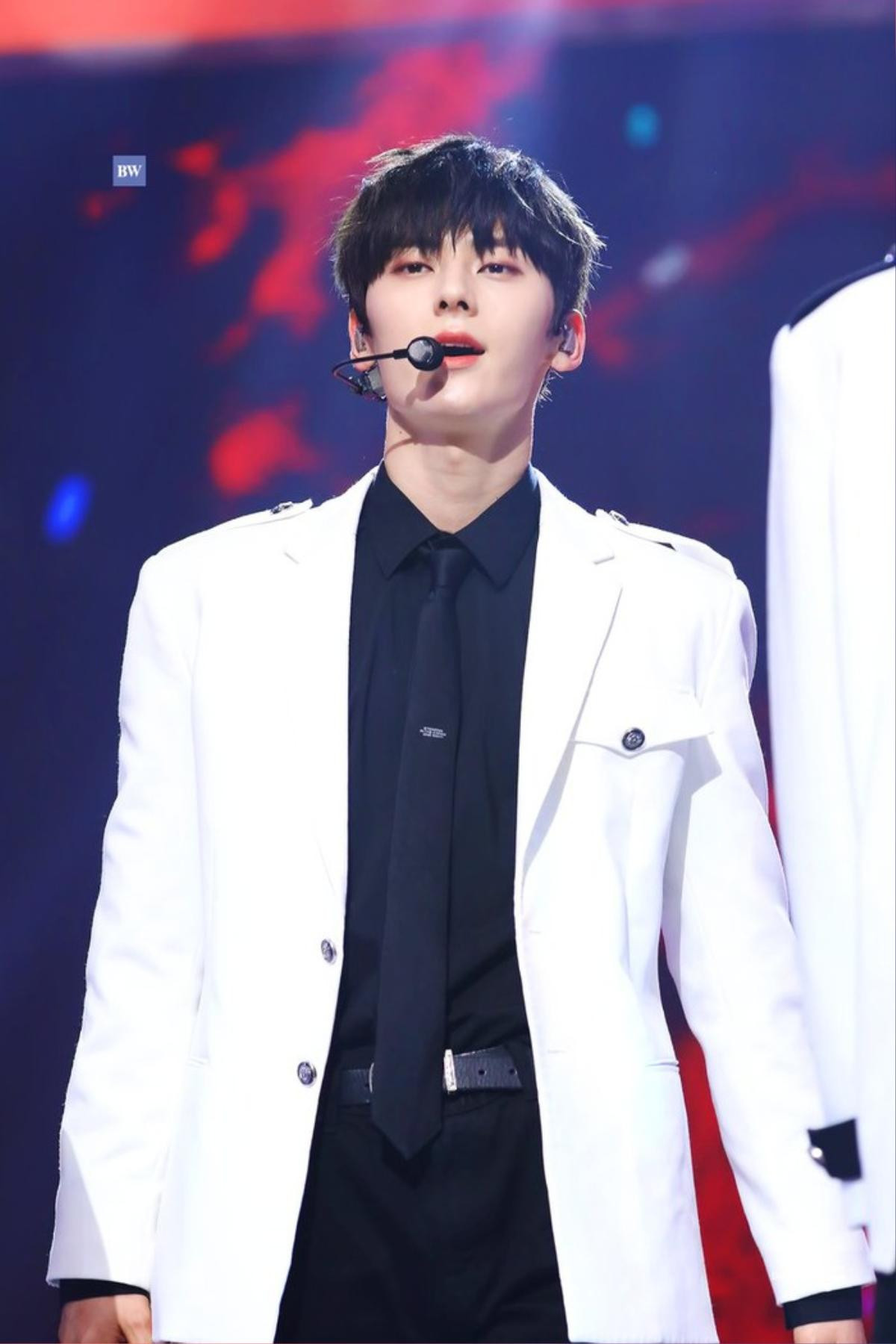 Lãng tử ngút ngàn trên sân khấu, ai ngờ Minhyun (WANNA ONE) ngoài đời thực lại như thế này Ảnh 5