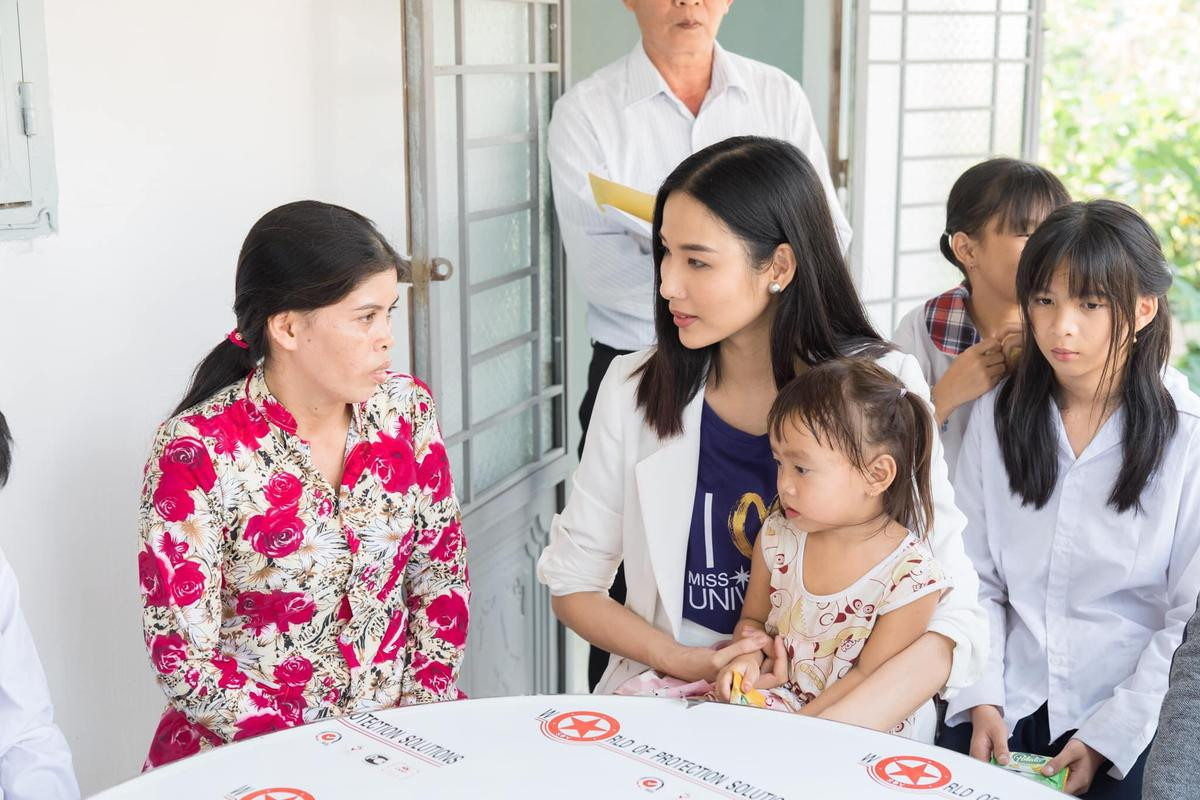 Từ cô bé không nhà, không tiền để đi học, Hoàng Thùy vượt lên số phận và dang rộng vòng tay sẻ chia Ảnh 5