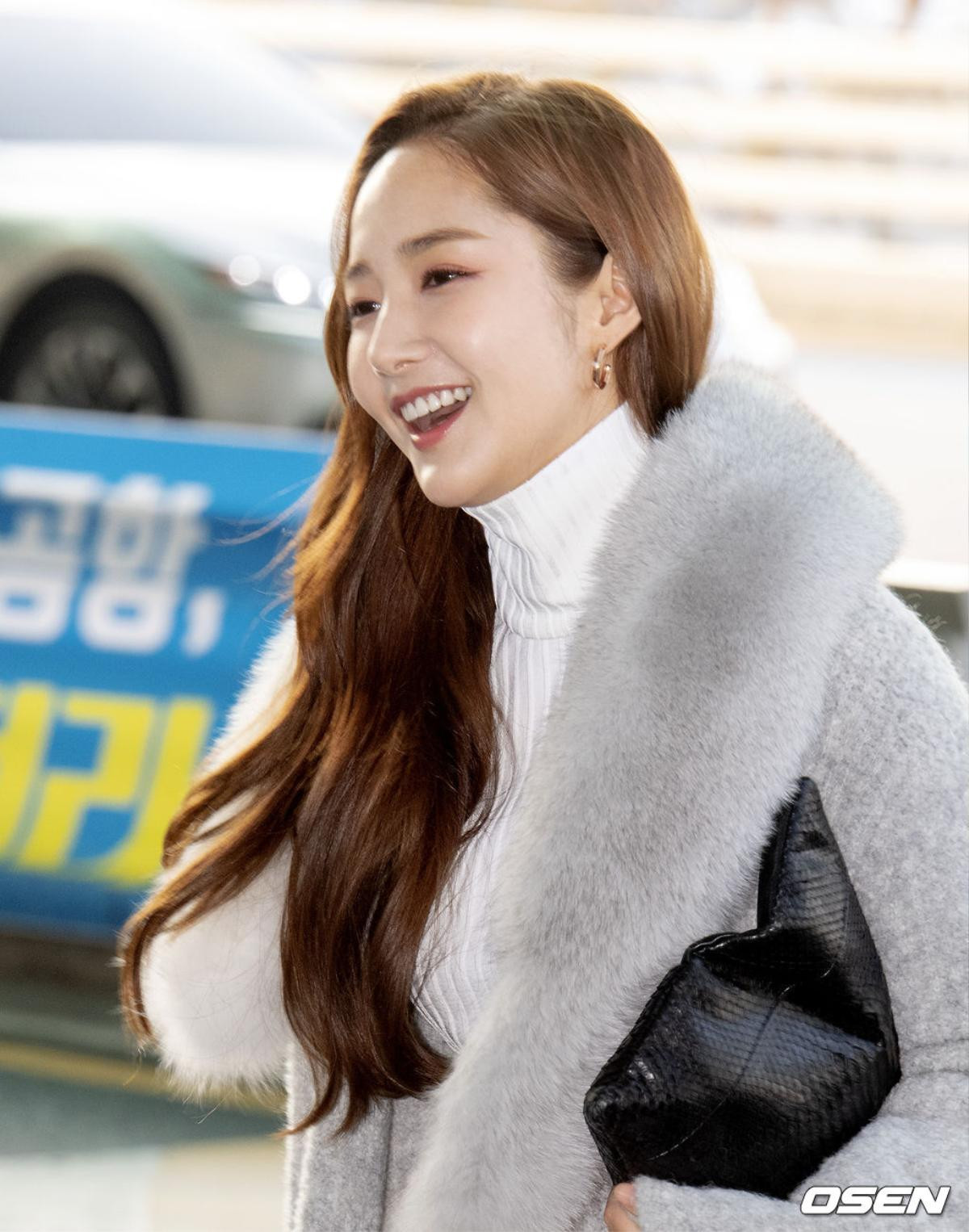 Park Min Young đọ sắc với Blackpink tại sân bay, phản ứng khác biệt giữa diễn viên và idol trước ống kính Ảnh 5