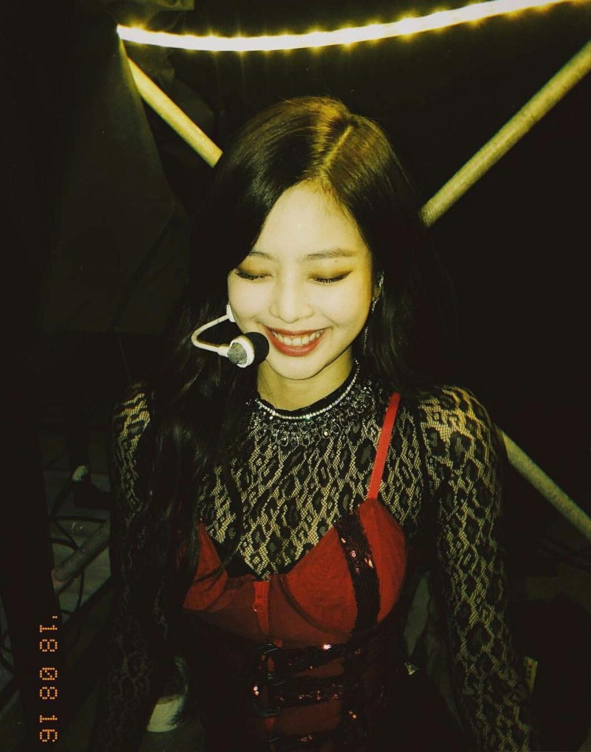 Phong cách ăn mặc của Jennie (Blackpink) ngày càng khoe da thịt quá đà làm fan bối rối Ảnh 15