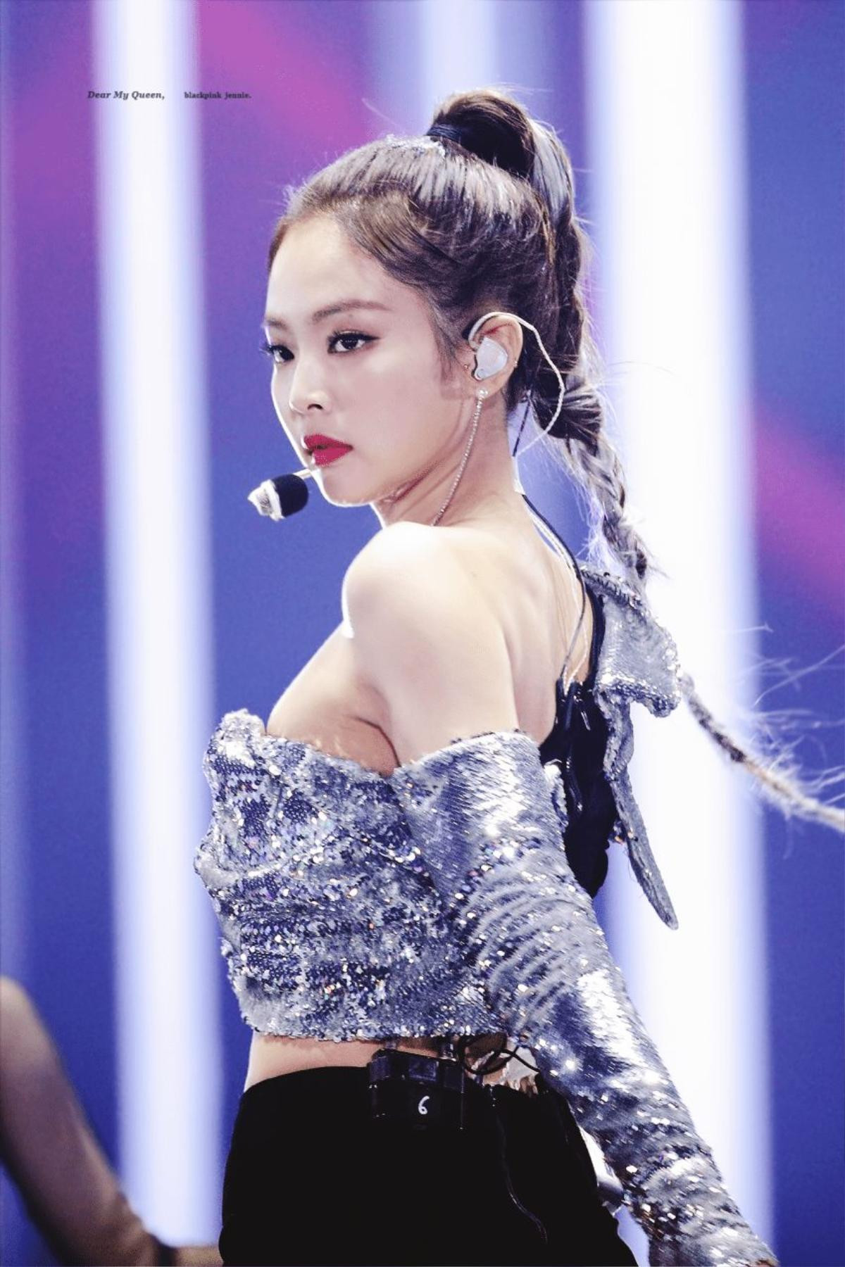 Phong cách ăn mặc của Jennie (Blackpink) ngày càng khoe da thịt quá đà làm fan bối rối Ảnh 26