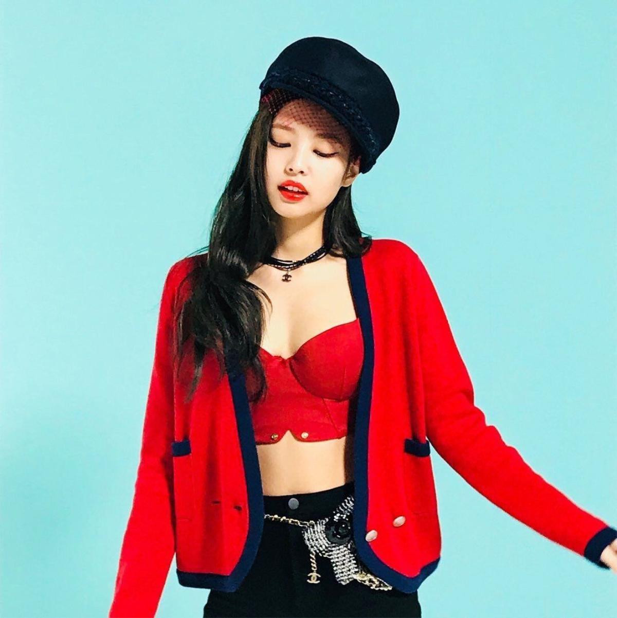 Phong cách ăn mặc của Jennie (Blackpink) ngày càng khoe da thịt quá đà làm fan bối rối Ảnh 13