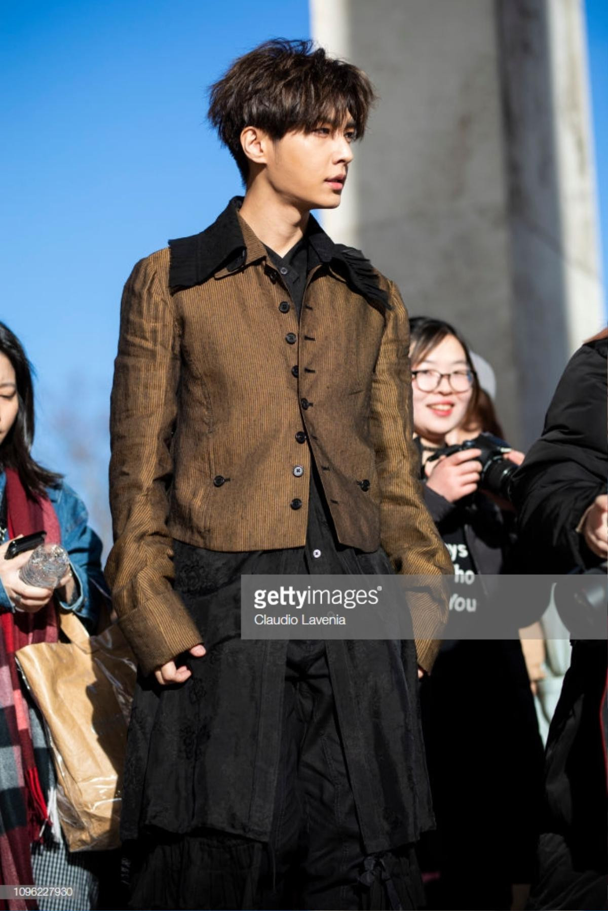 Sota Fukushi cùng Kim Hãn, Trần Phi Vũ, Viêm Á Luân và thành viên NINE PERCENT tham dự 'Tuần lễ thời trang nam Paris 2019' Ảnh 29