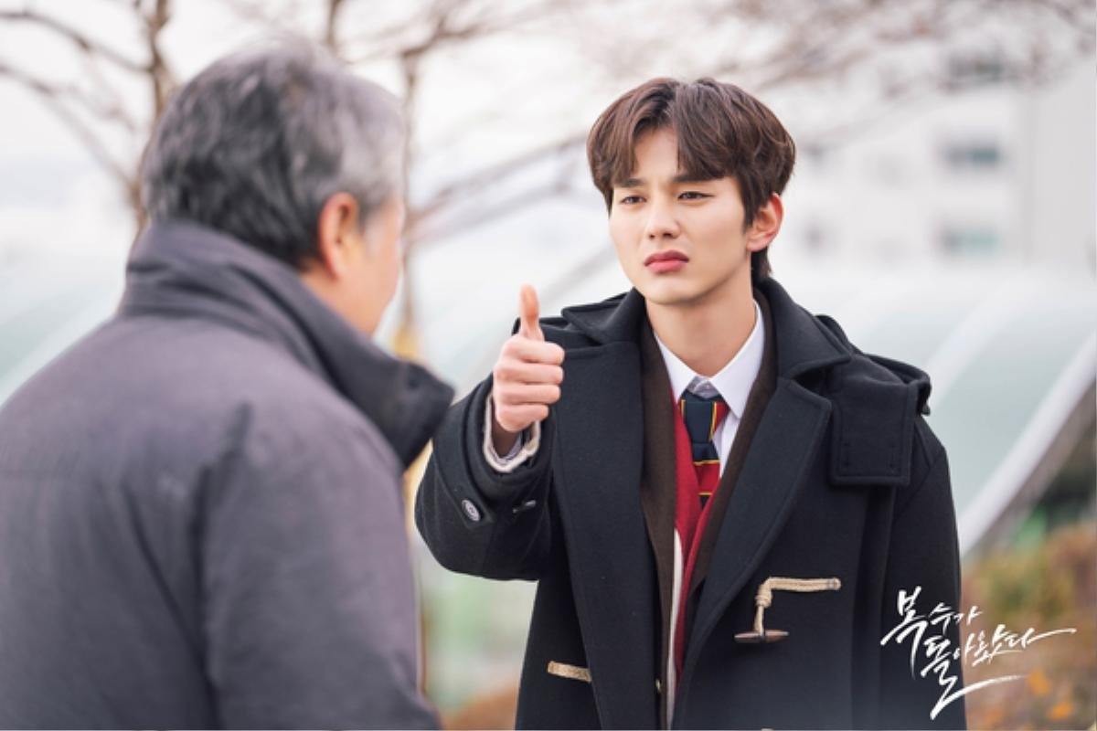 'Bok Soo trở về': Yoo Seung Ho chuẩn đẹp trong bộ đồng phục, nụ cười tỏa sáng và diễn xuất chân thật Ảnh 7