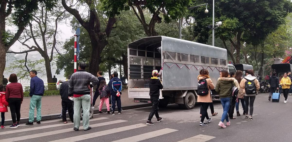 Nam thanh niên to cao đẹp trai tuyên bố ‘đây là hồ của tôi’ rồi nhảy xuống hồ Gươm mất tích Ảnh 3