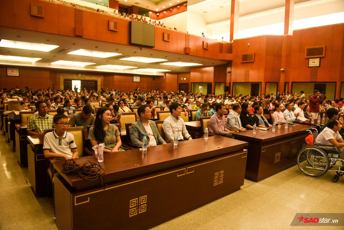 Jang Mi,  Gia Nghi, Bùi Công Nam và Andiez cùng giao lưu với hàng ngàn trẻ khuyết tật tại chương trình Cây mùa xuân 'Thắp sáng tấm lòng nhân ái' Ảnh 1