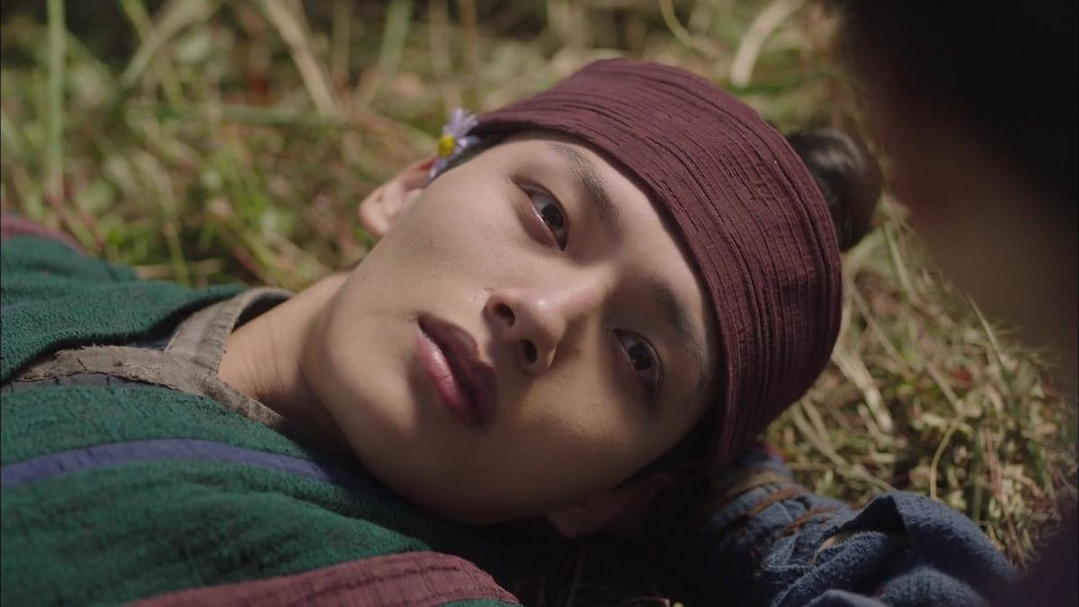 'The Crowned Clown': Yeo Jin Goo và Lee Se Young cuốn chăn quanh người, chống rét trên phim trường Ảnh 13