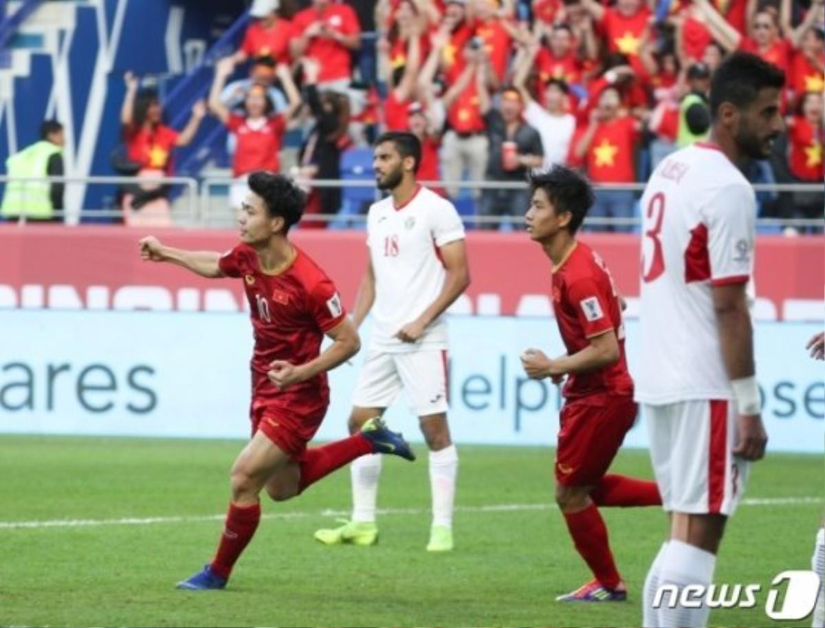 Diễn viên Lee Da Hae chúc mừng HLV Park Hang Seo và đội tuyển Việt Nam tiến vào tứ kết Asian Cup 2019 Ảnh 10