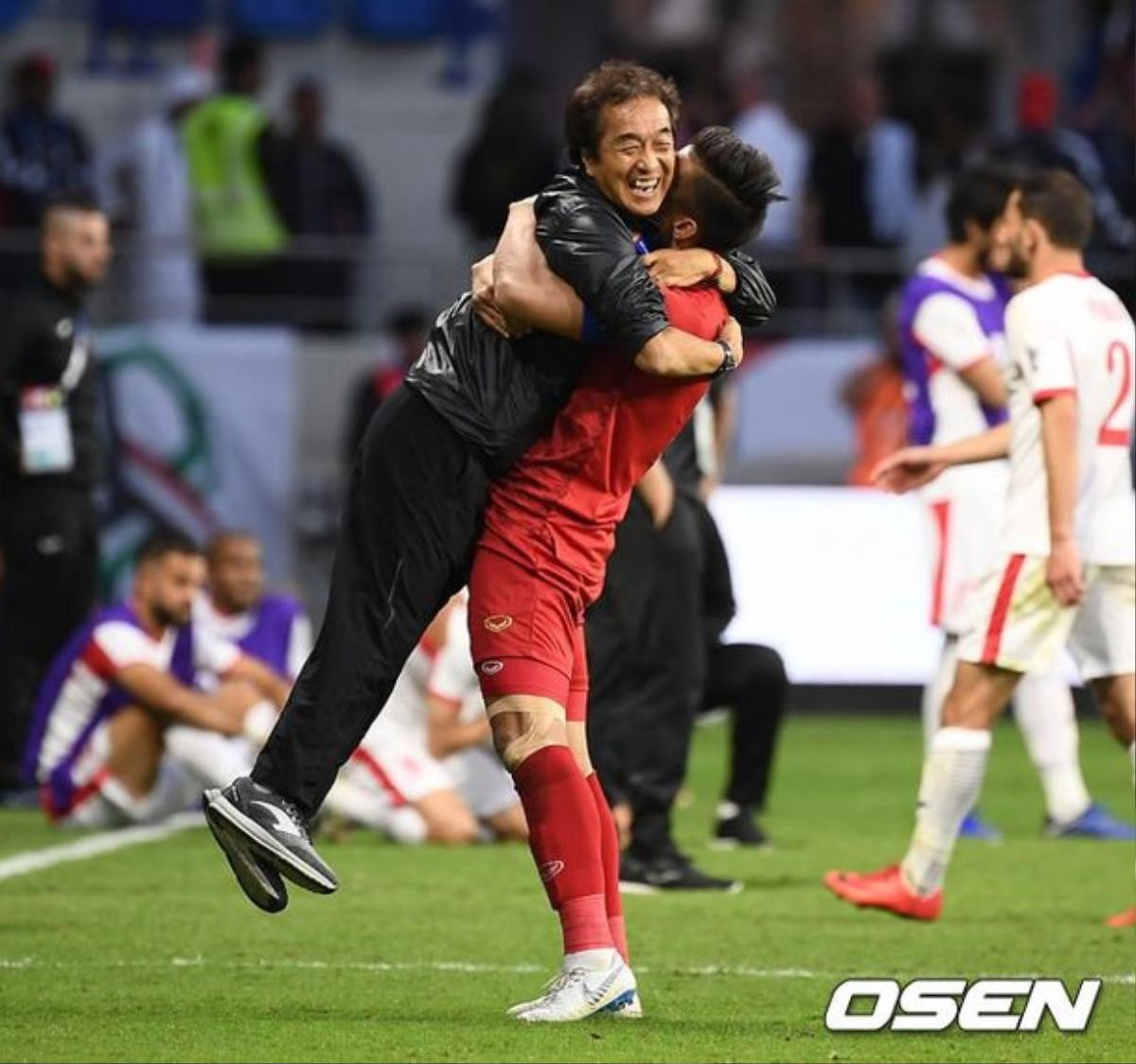 Diễn viên Lee Da Hae chúc mừng HLV Park Hang Seo và đội tuyển Việt Nam tiến vào tứ kết Asian Cup 2019 Ảnh 8