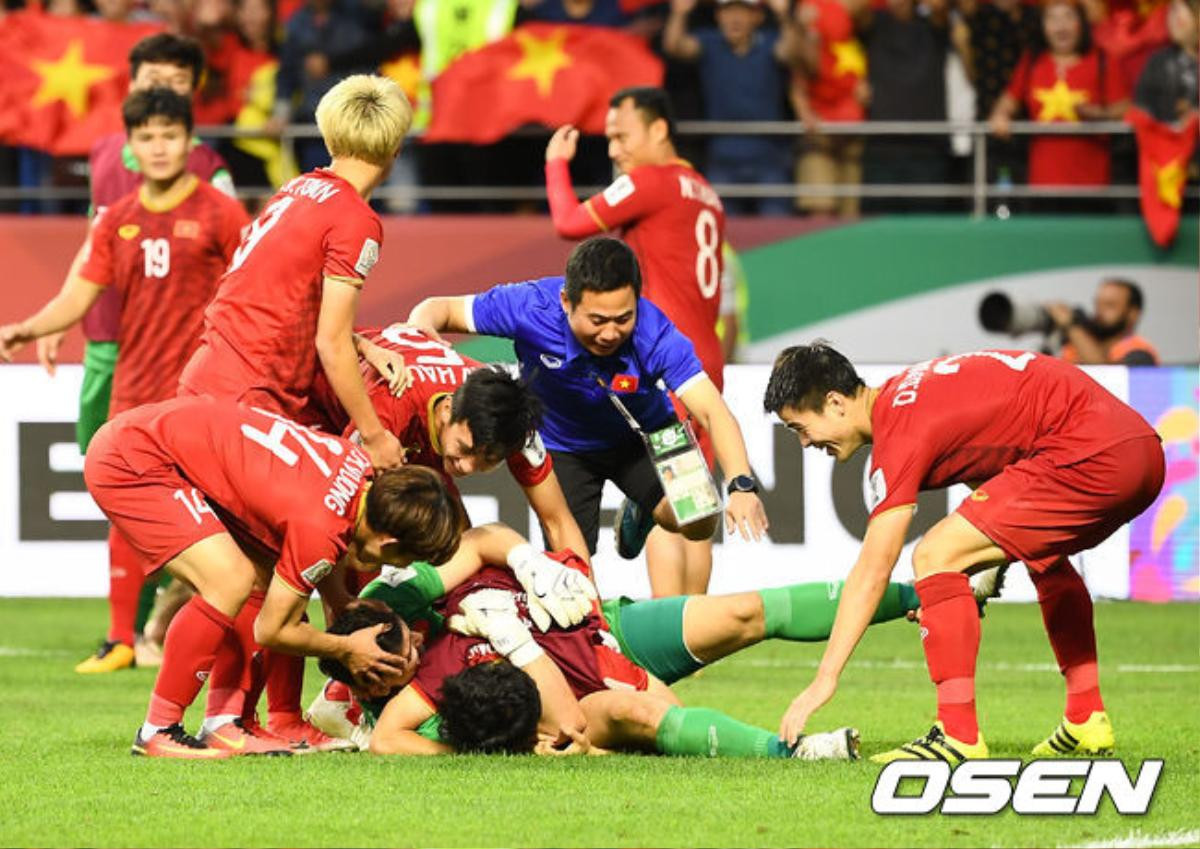 Diễn viên Lee Da Hae chúc mừng HLV Park Hang Seo và đội tuyển Việt Nam tiến vào tứ kết Asian Cup 2019 Ảnh 9