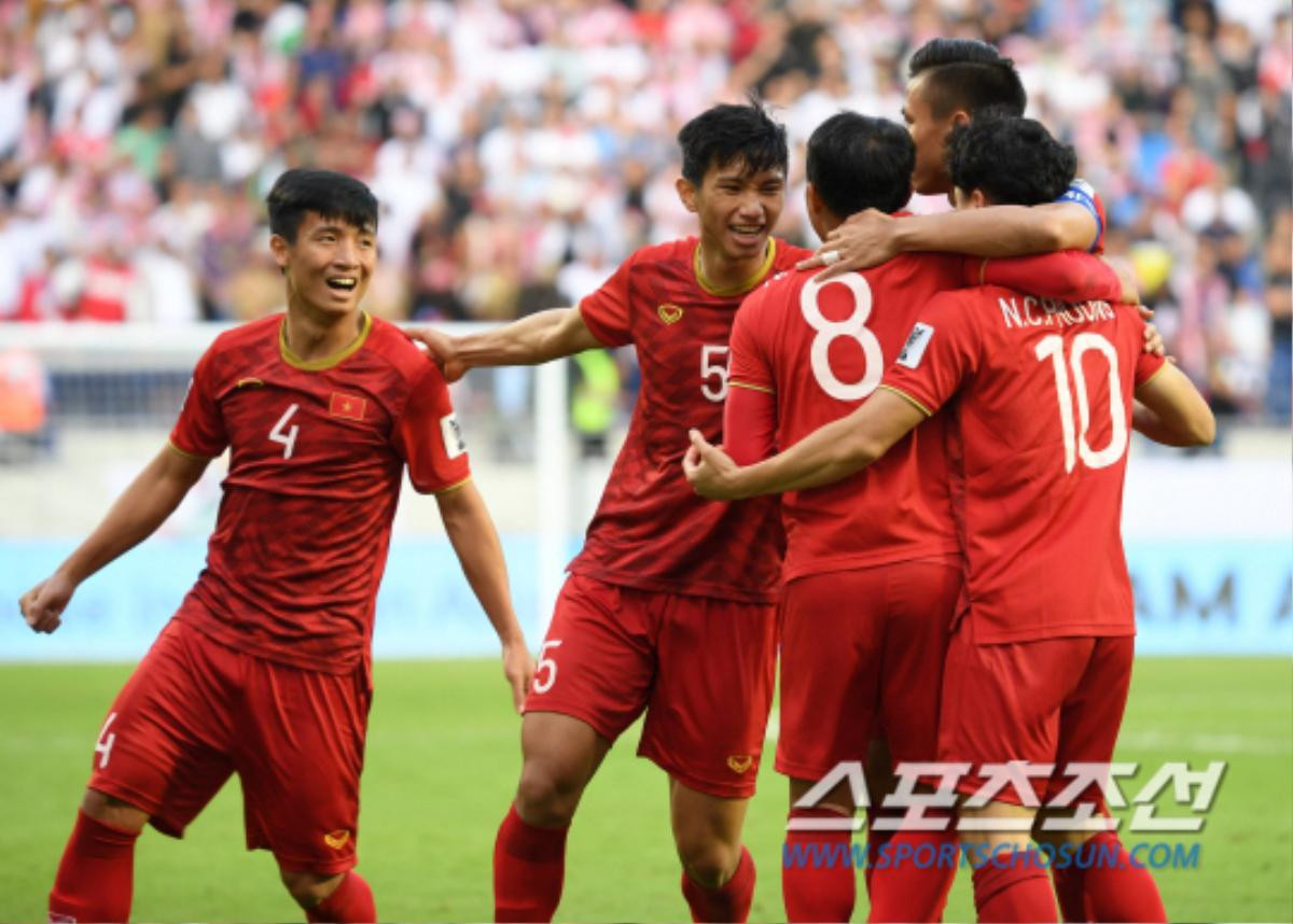 Diễn viên Lee Da Hae chúc mừng HLV Park Hang Seo và đội tuyển Việt Nam tiến vào tứ kết Asian Cup 2019 Ảnh 12