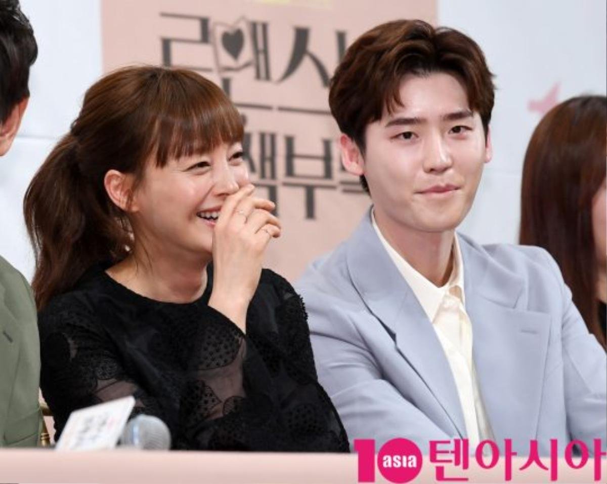 Lee Jong Suk nói sẽ nhập ngũ sớm và tiết lộ: 'Tôi là một fan lớn của chị Lee Na Young' Ảnh 6