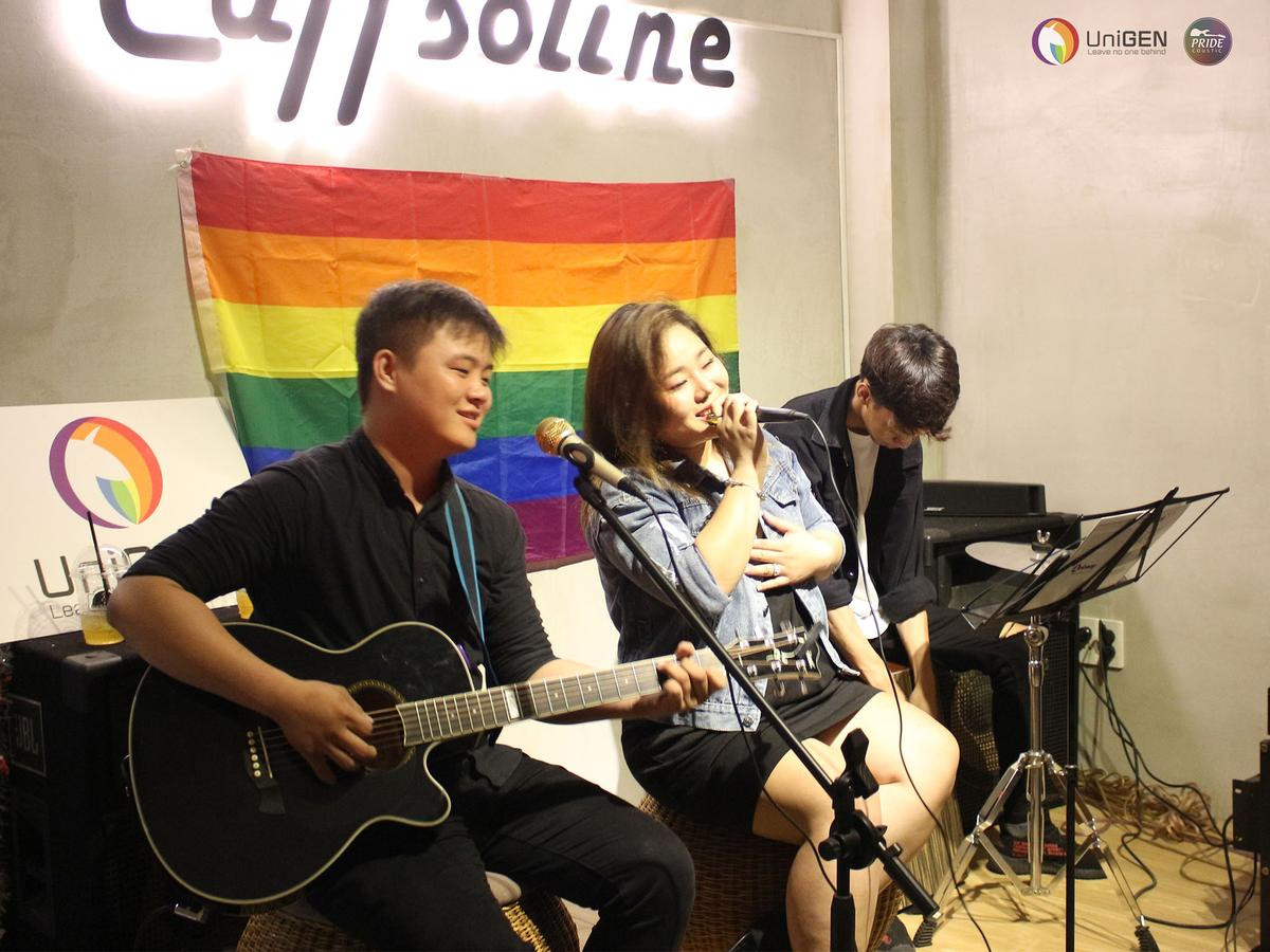 Hoà mình vào không khí Tết cùng đêm nhạc Pride-coustic: Củ Kiệu Dưa Hành Ảnh 4