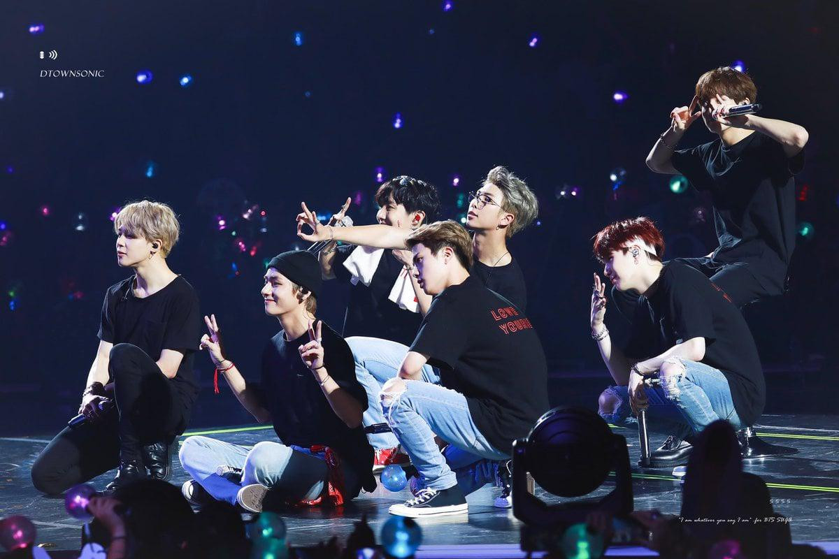 BTS khiến fan 'nín thở' vì quá lộng lẫy trong suốt tour diễn thế giới Ảnh 3