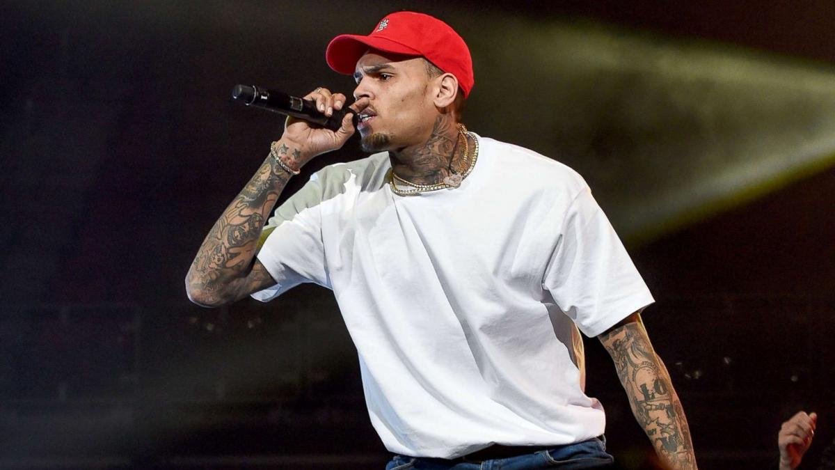 Chris Brown bị bắt vì cáo buộc cưỡng hiếp Ảnh 1