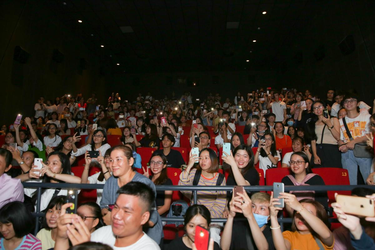 'Chị trợ lý' Mỹ Tâm và Mai Tài Phến cùng đi làm từ thiện kết hợp cinetour tại miền Tây Ảnh 4