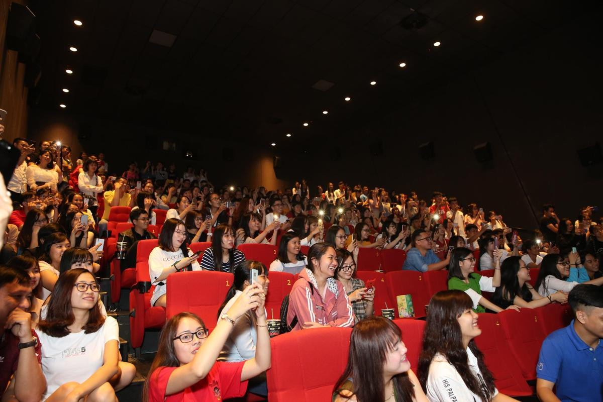 'Chị trợ lý' Mỹ Tâm và Mai Tài Phến cùng đi làm từ thiện kết hợp cinetour tại miền Tây Ảnh 3