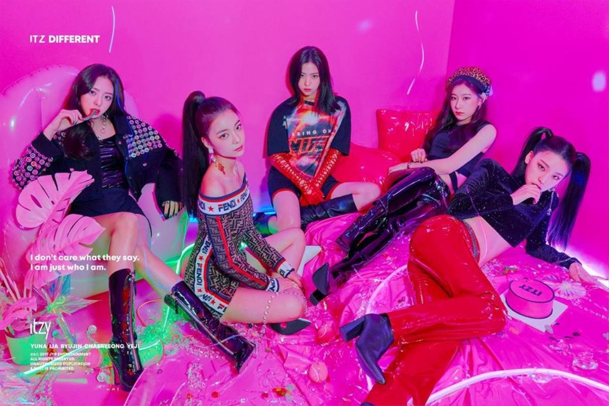 2 tân binh Kpop 'khủng' tung teaser đủ thành viên cùng ngày: Bạn về team TXT hay ITZY? Ảnh 2