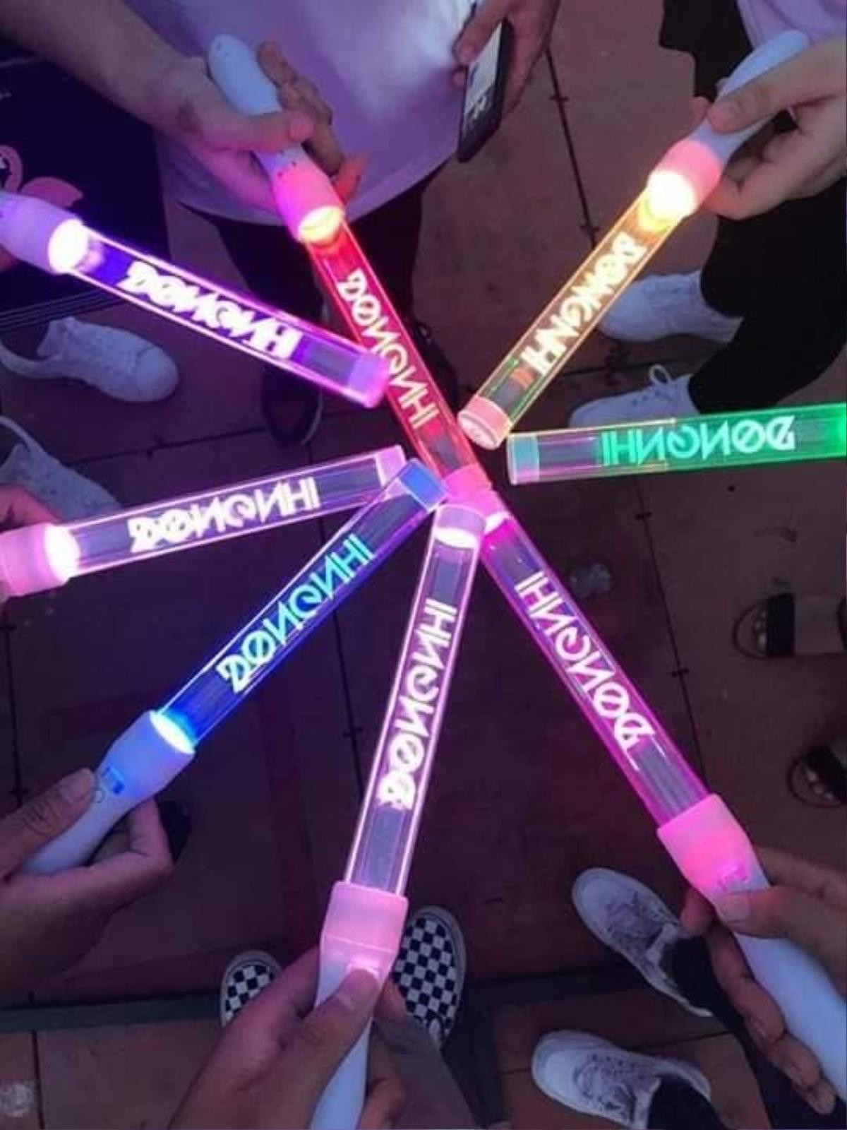 Biển lighstick của nghệ sĩ Việt và giấc mơ vươn ra thế giới Ảnh 4