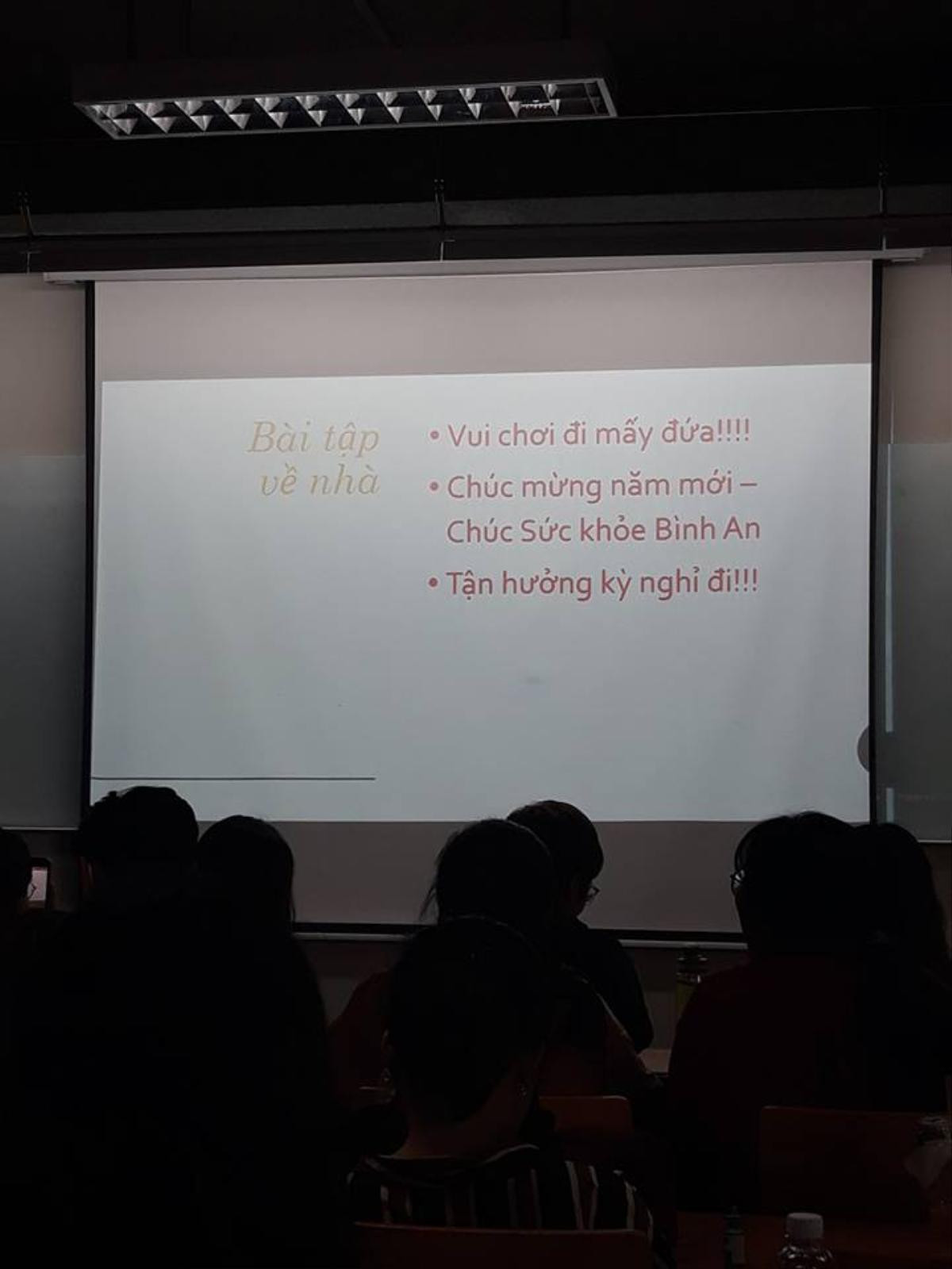 Quà nghỉ Tết 'bao sang' của ĐH Văn Lang: 'Điểm huyệt' trúng khát khao của hàng triệu sinh viên Ảnh 1