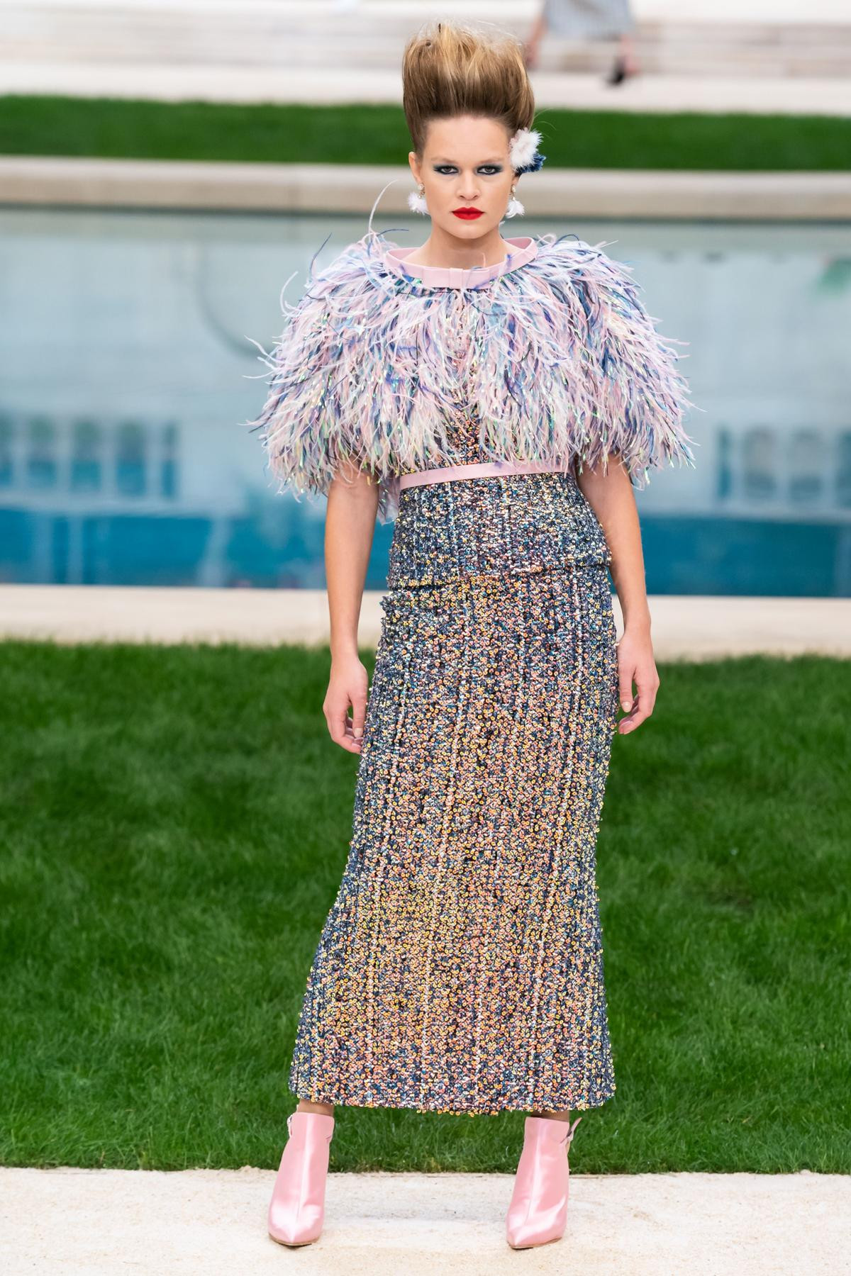 Chanel Couture Xuân 2019 cùng câu chuyện vắng mặt của trái tim làng thời trang - Karl Lagerfeld Ảnh 2