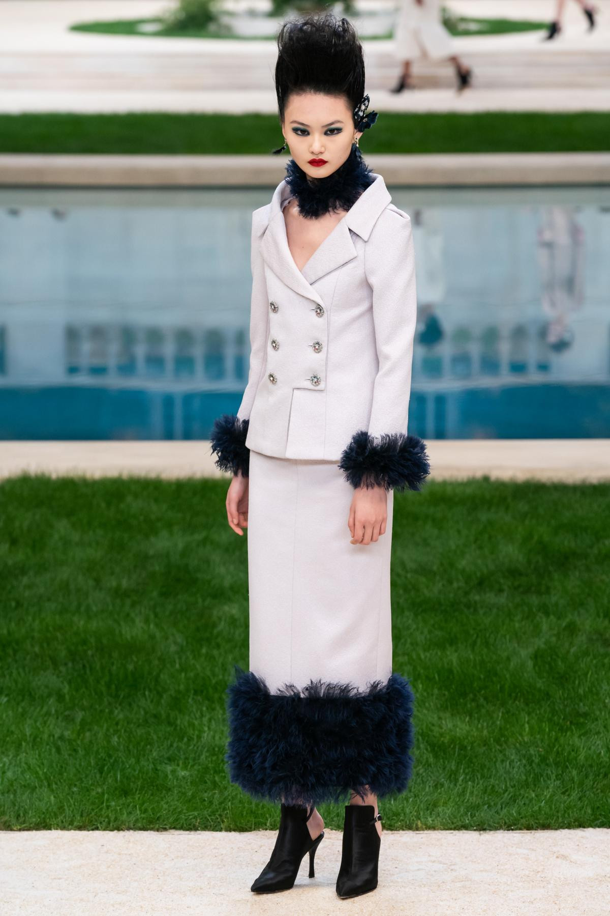 Chanel Couture Xuân 2019 cùng câu chuyện vắng mặt của trái tim làng thời trang - Karl Lagerfeld Ảnh 4