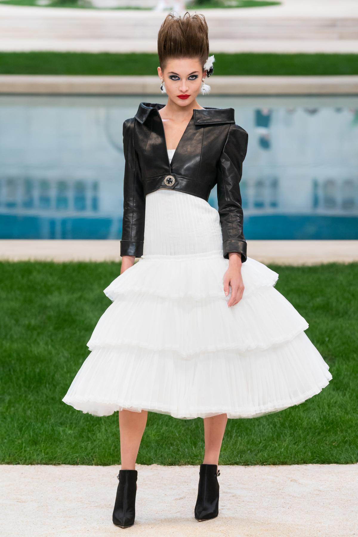 Chanel Couture Xuân 2019 cùng câu chuyện vắng mặt của trái tim làng thời trang - Karl Lagerfeld Ảnh 10