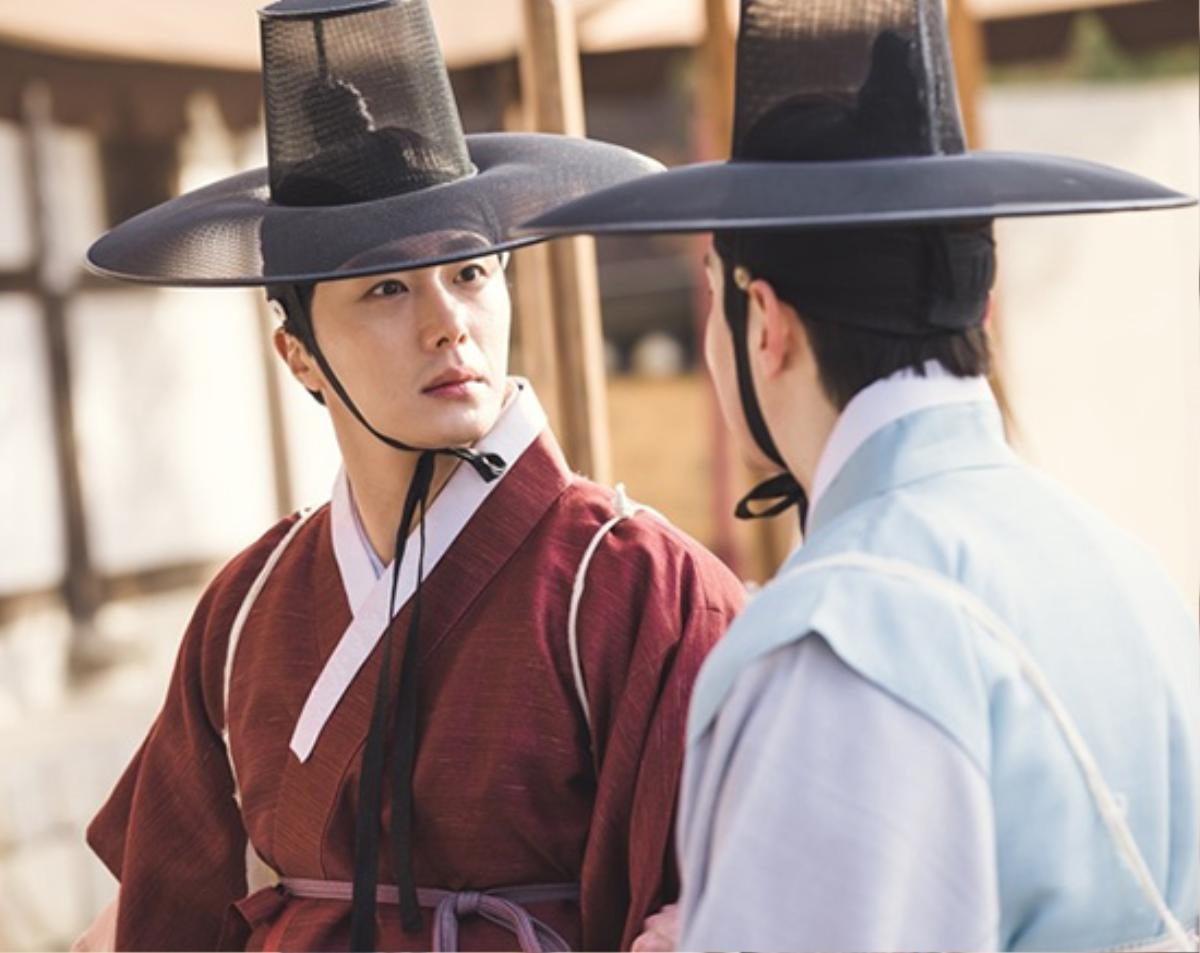 'Haechi': Loạt nam nhân vây quanh Hoàng tử Jung Il Woo, dù có Go Ara nhưng cũng giả trai Ảnh 2