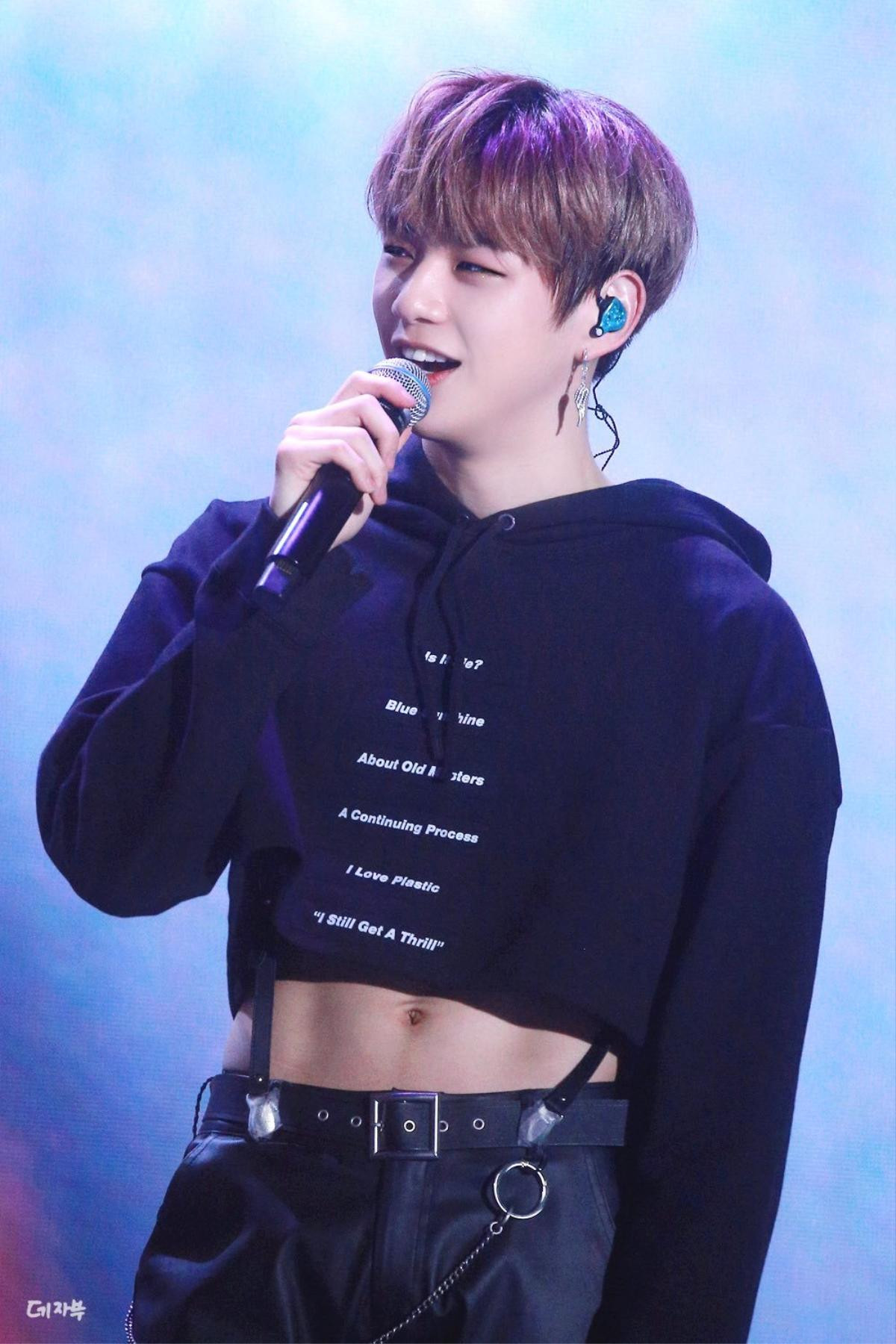 Kai không hề cô đơn, đã có Kang Daniel dám mặc croptop khoe cơ bụng cùng anh chàng Ảnh 4