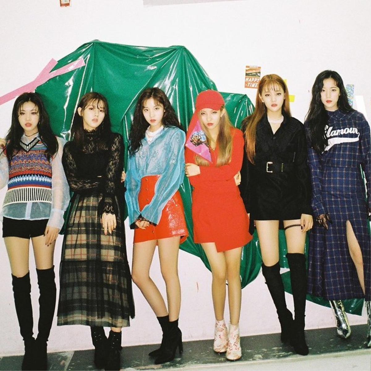 Sân khấu intro giống đến 99% tiền bối 2NE1, (G)I-DLE đã cạn kiệt ý tưởng đến mức này rồi sao? Ảnh 3