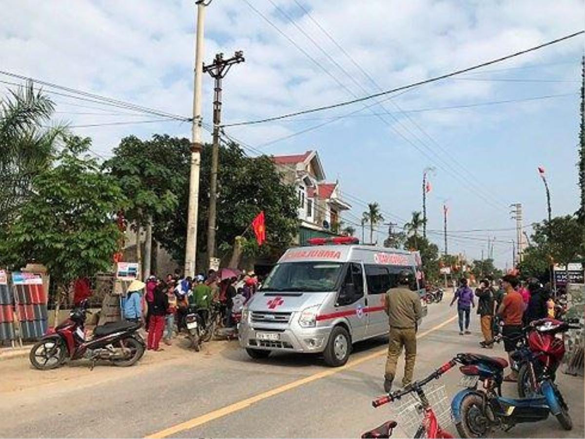 Dựng cây nêu đón Tết, 3 anh em bị điện giật nguy kịch Ảnh 1