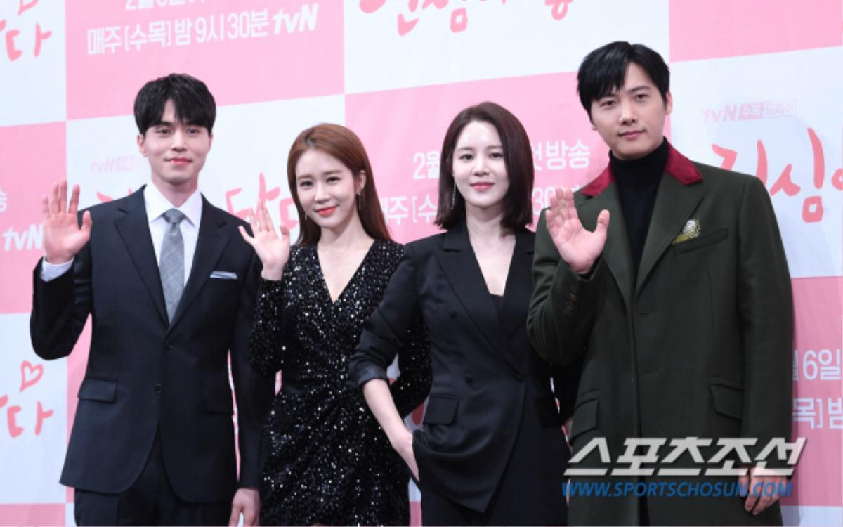 Họp báo 'Touch Your Heart': Yoo In Na tình tứ, khoe dáng cực chuẩn bên Lee Dong Wook Ảnh 24