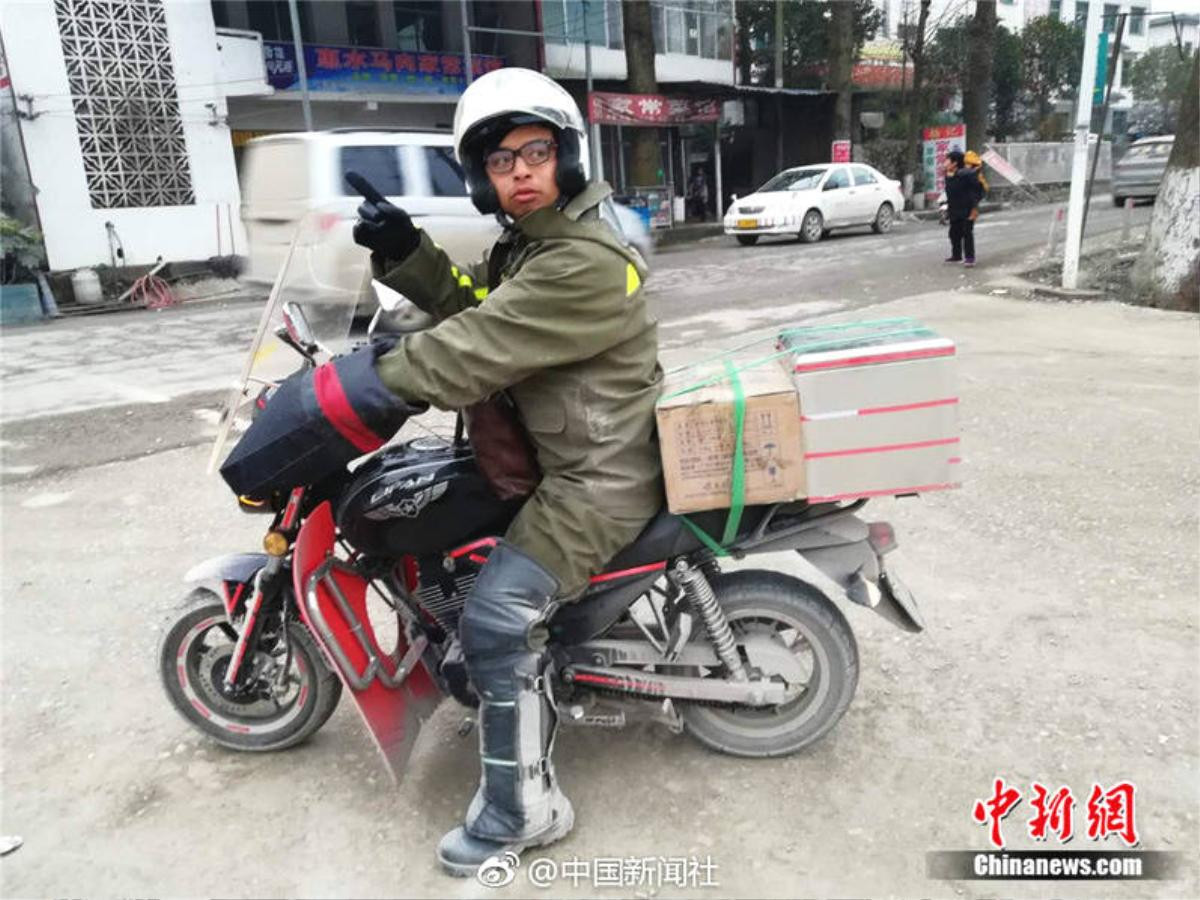 Chàng trai chở tro cốt cha vượt quãng đường hơn 4.000 km về quê ăn Tết Ảnh 1