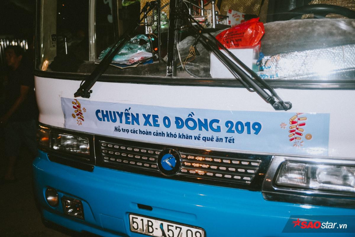 'Chuyến xe 0 đồng’ chở nụ cười xuân của 300 người nghèo Sài Gòn về bến quê hương Ảnh 2