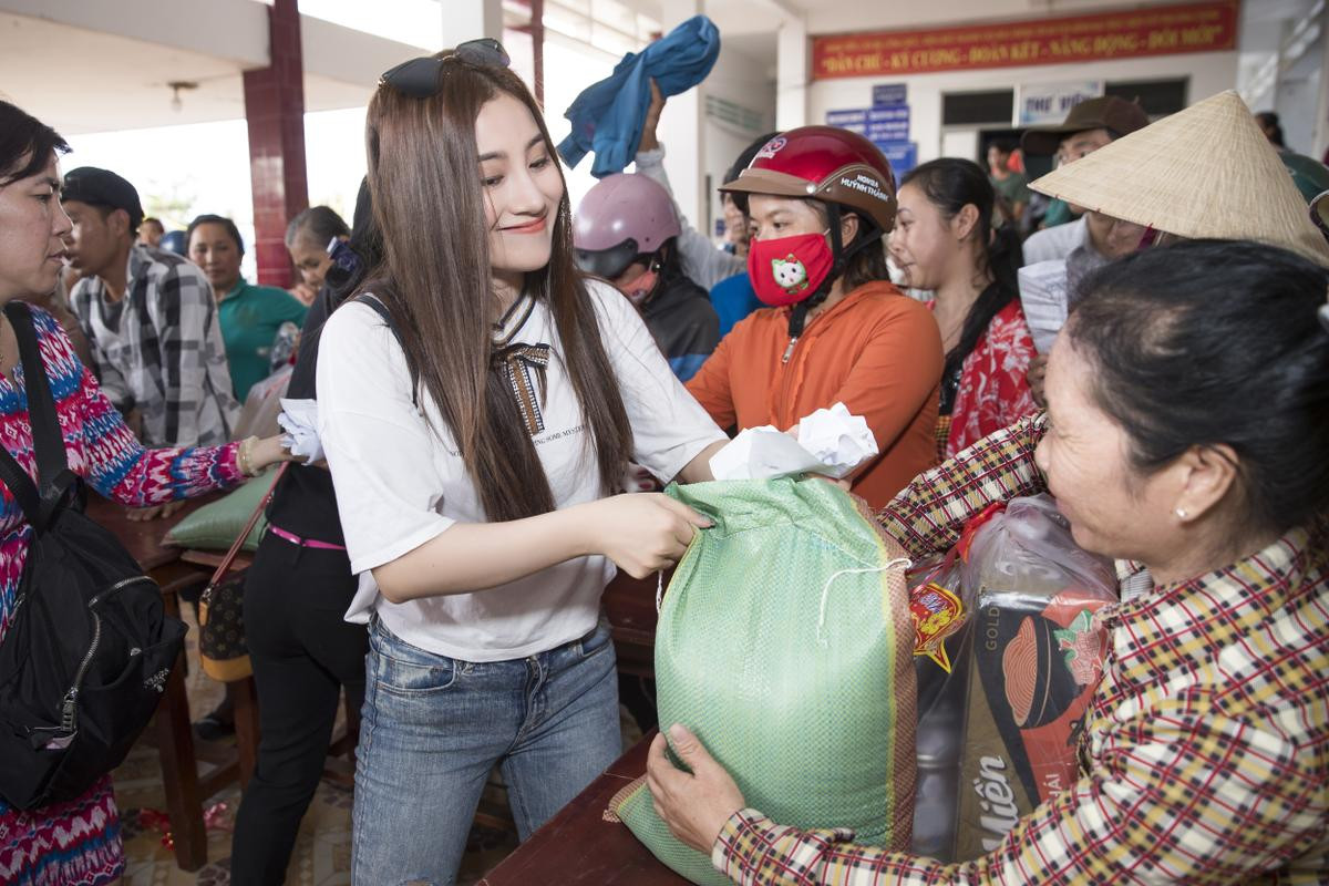 Tố My: 'Khi thành công phải biết chia sẻ và nhìn xuống những người kém may mắn hơn mình' Ảnh 4