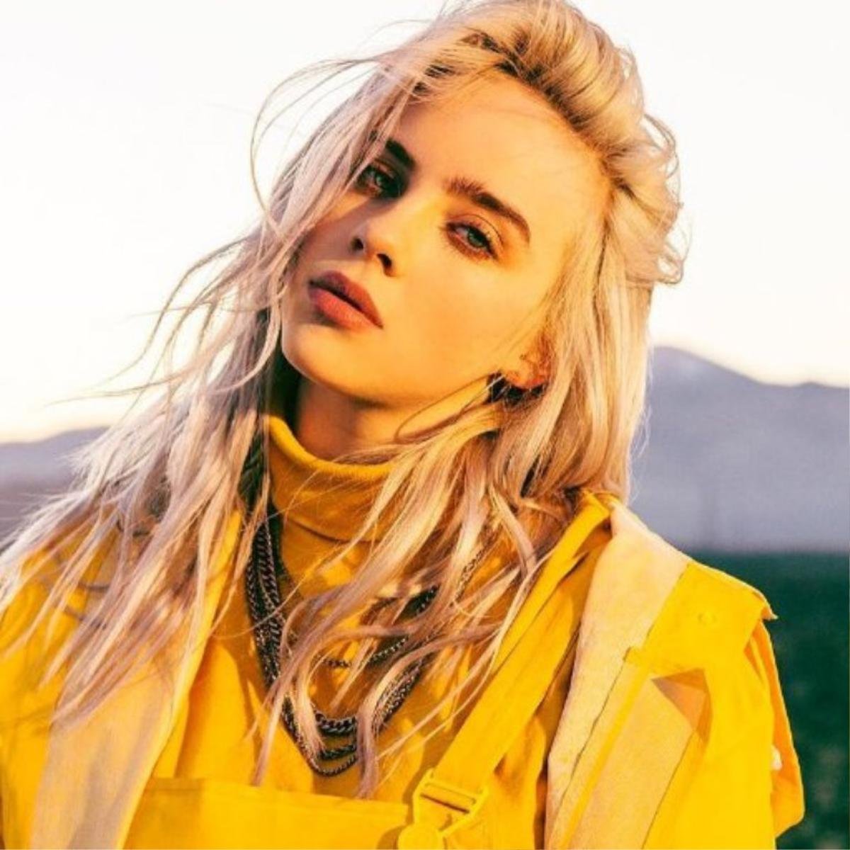 Xem xong MV mới của Billie Eilish: Cô này đang dần mắc bệnh ngôi sao? Ảnh 1