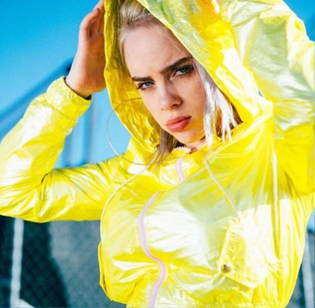 Xem xong MV mới của Billie Eilish: Cô này đang dần mắc bệnh ngôi sao? Ảnh 4