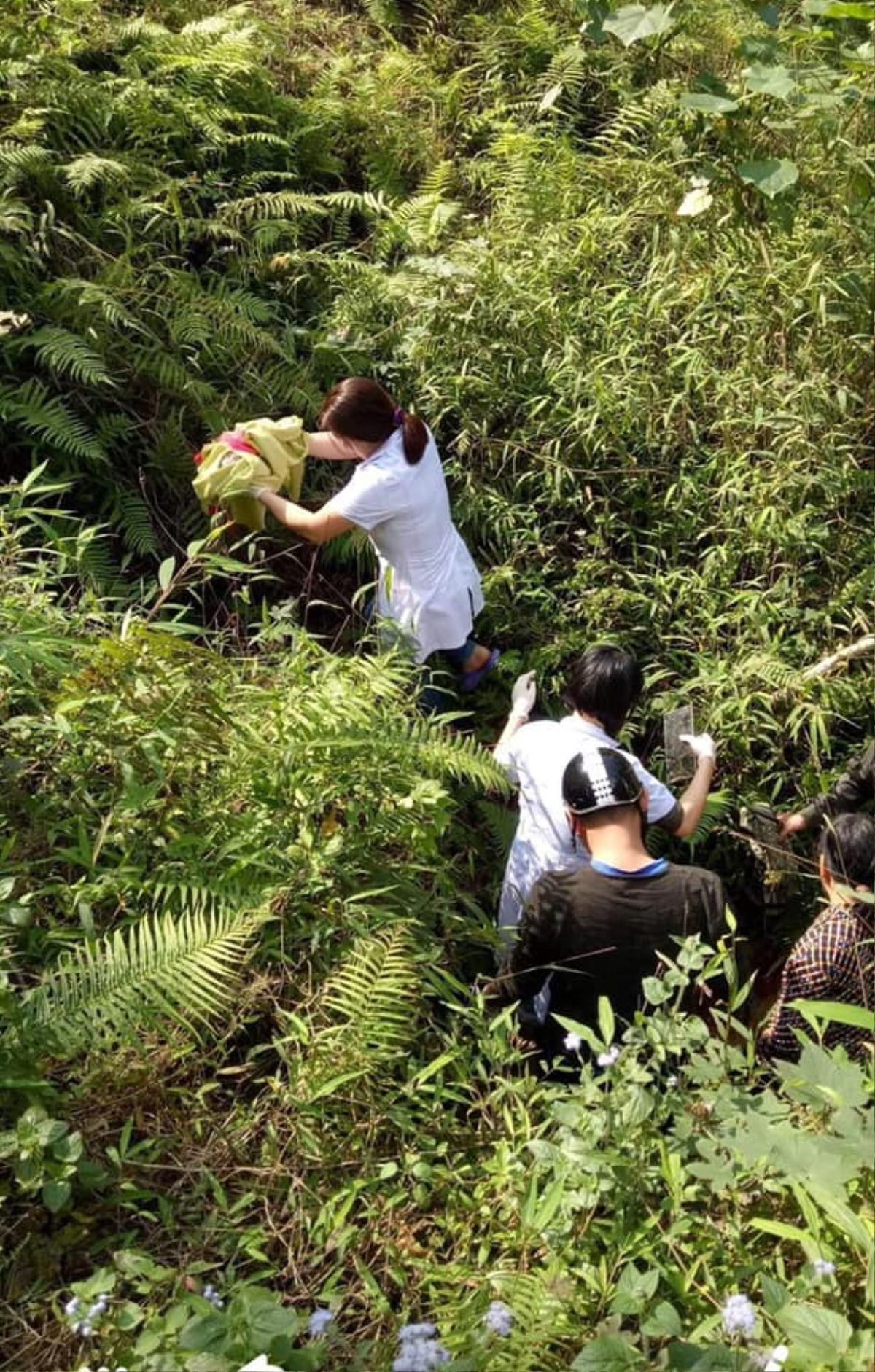 Cuộc vượt cạn hy hữu ngày cuối năm: Sản phụ rơi xuống núi suối sâu 10m, được bác sĩ đỡ đẻ ngay giữa rừng Ảnh 3