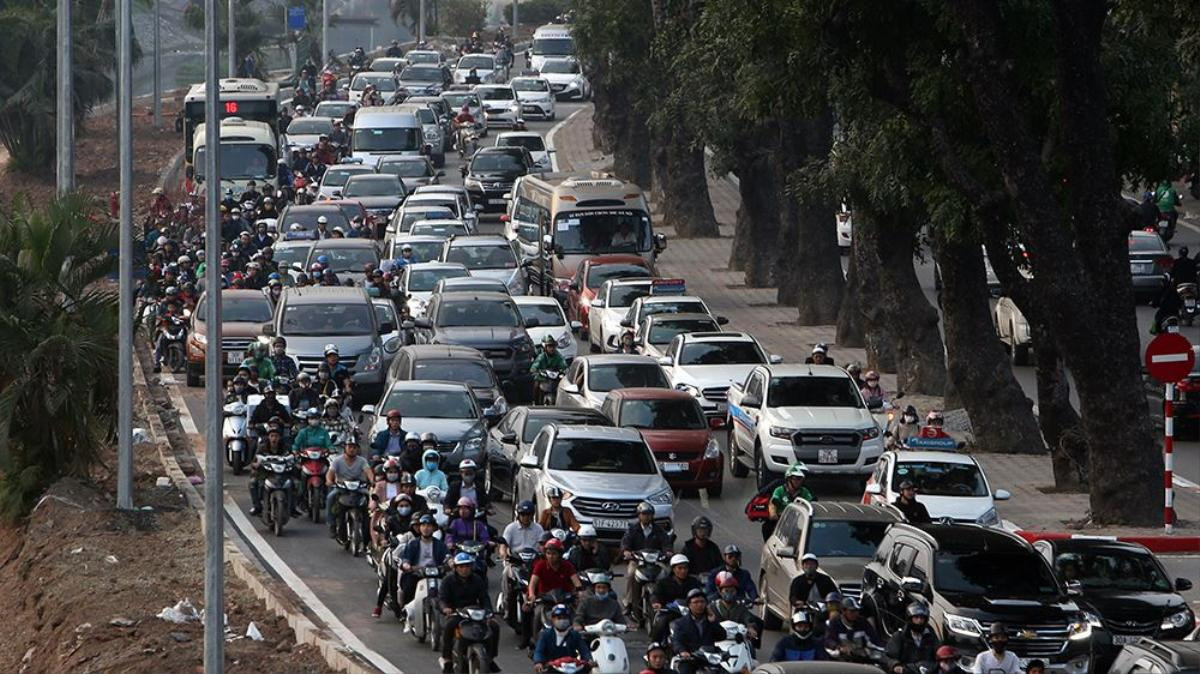 Đường phố Hà Nội ngày cuối năm: Đi một bước dừng một bước, 1h chưa chạy xe hết quãng đường 2km Ảnh 5