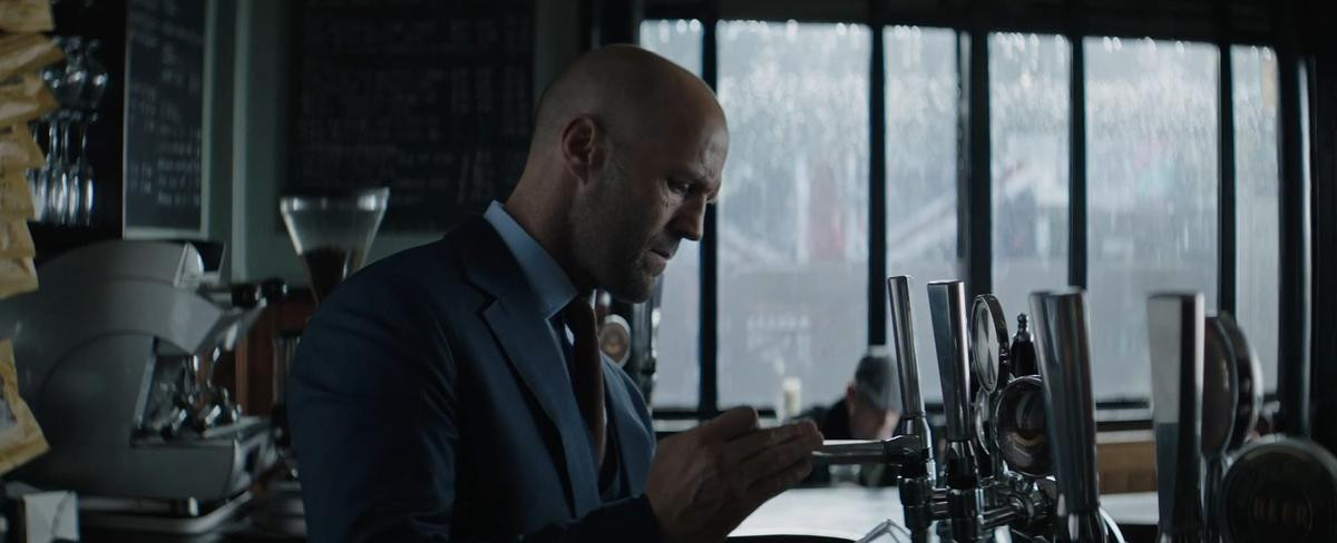 'Fast & Furious: Hobbs & Shaw' tung trailer: Khi Jason Statham và The Rock kết hợp mà vẫn bị Idris Elba đánh nhừ tử Ảnh 7