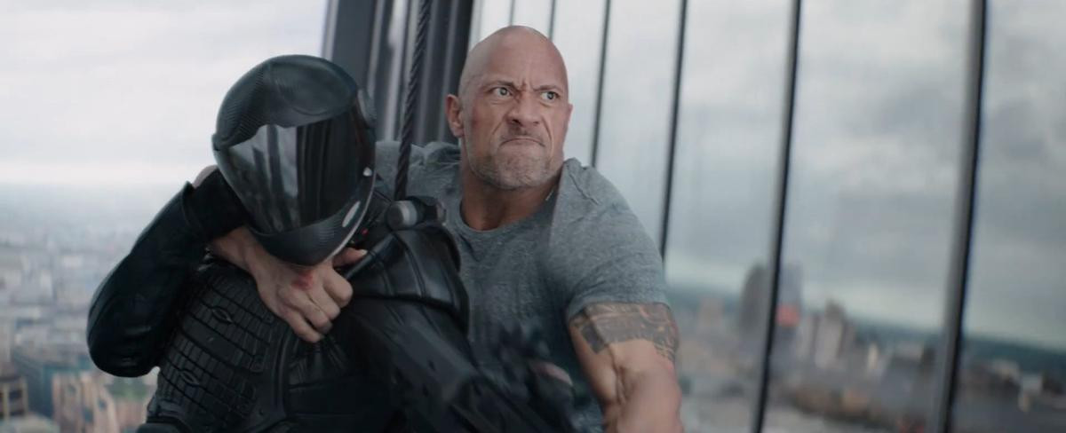 'Fast & Furious: Hobbs & Shaw' tung trailer: Khi Jason Statham và The Rock kết hợp mà vẫn bị Idris Elba đánh nhừ tử Ảnh 9